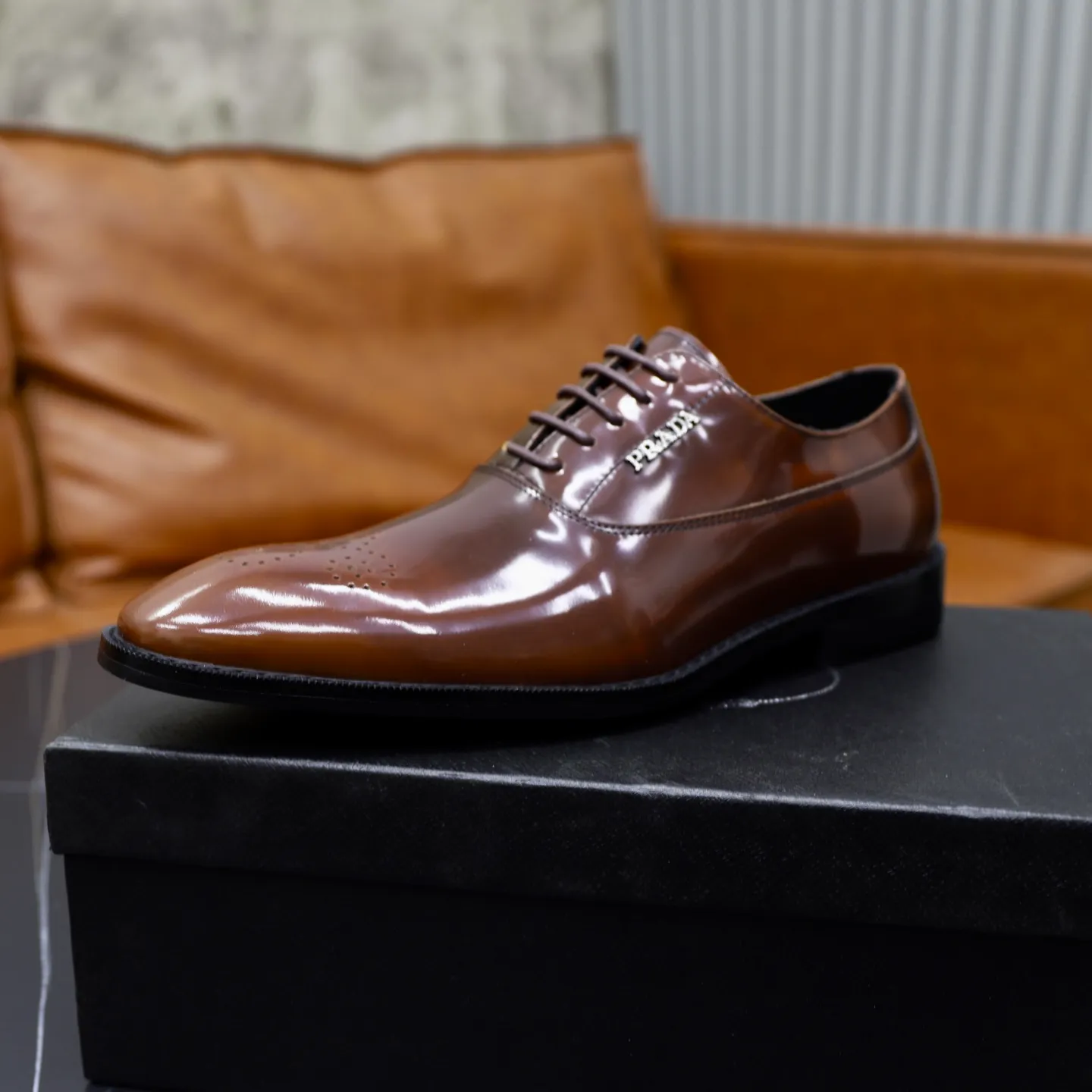 Ex-factory price: 540💰🙅‍♂️🙅‍♂️🙅‍♂️ Brand: PRADA Standard code: Men's code 38-44 (45 can be customized) Grade: Same style as the official website Original order quality Material: Original cowhide surface Comfortable cowhide lining Original outsole Style category: Men's fashionable casual leather shoes Distinguished big-name luxury elements Top luxury Color: actual picture color